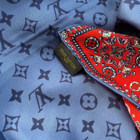 New Louis Vuitton Oversize Scarf Monogram Giant Blue Red Silk Wrap - Picture 11 of 16